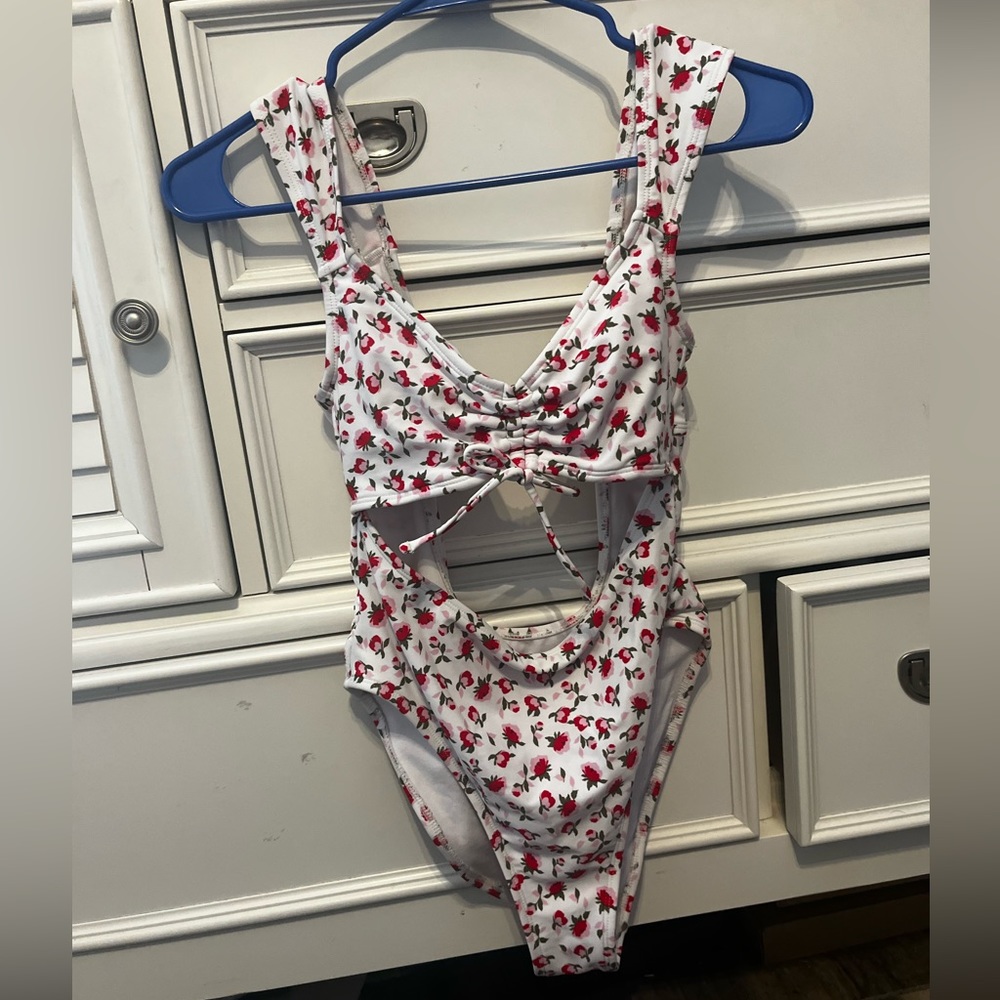 New Without Tags One Piece Bathing Suit